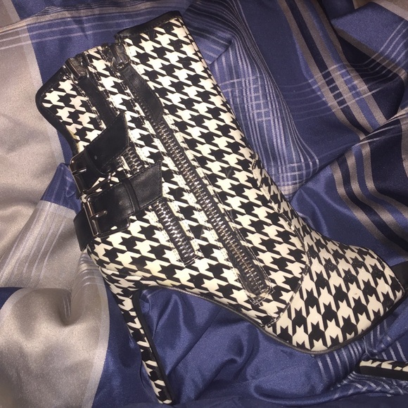 Privileged OpenToe Ankle Booties - Picture 2 of 4