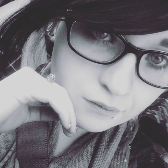 Meet your Posher, Kylee - Picture 1 of 1