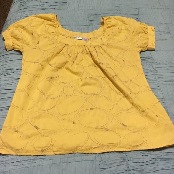 Cute yellow top