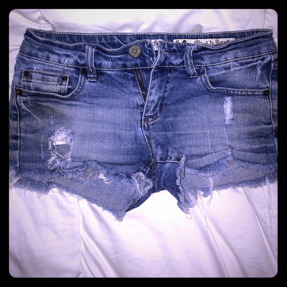 Denim Cut-Off Shorts 😍