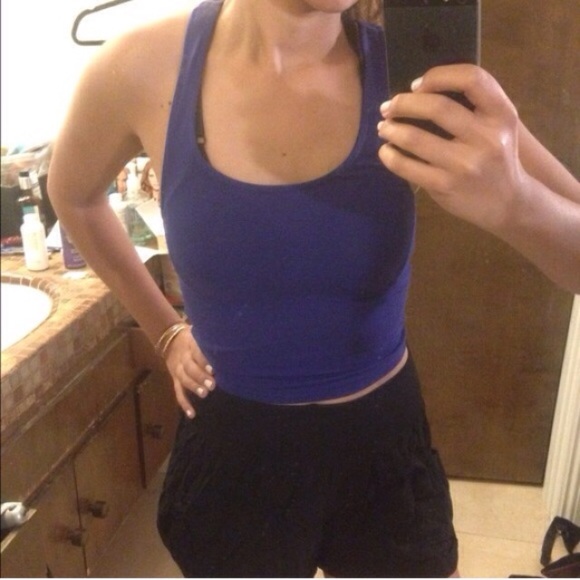 Bundle of TWO Crop top tanks - Picture 3 of 3