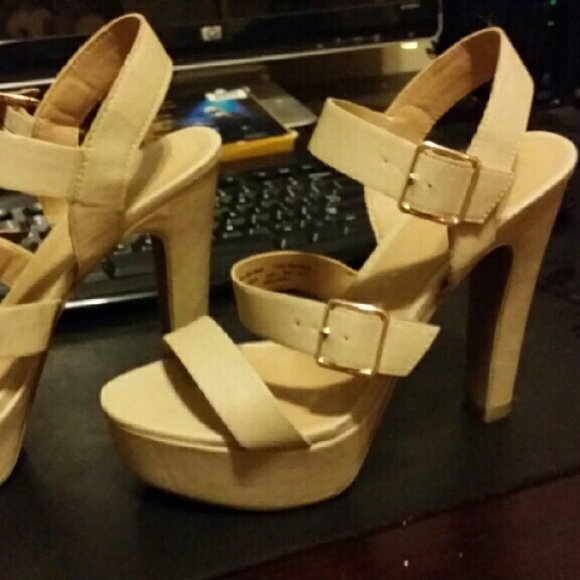 Women's sz 8 platform sandals LC Lauren Conrad