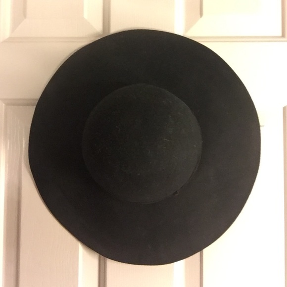 Forever 21 Accessories - Black floppy hat