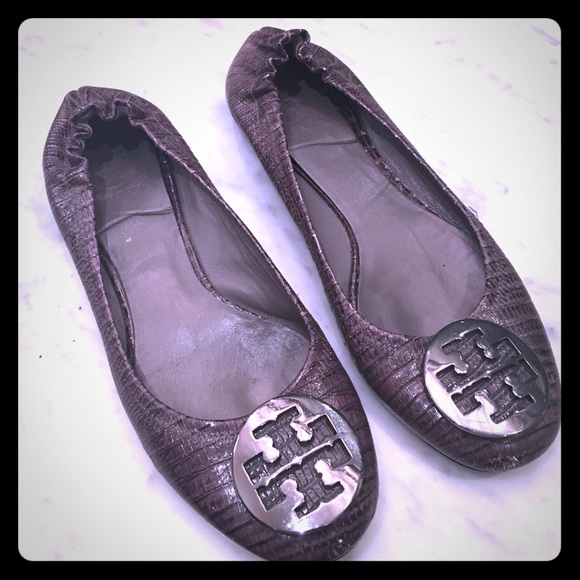 Tory Burch Reva flat in snake skin grey!