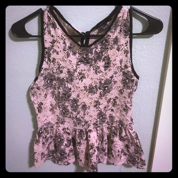 Cute flower top.