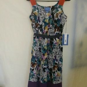 Vera Wang NWT sleeveless dress w/ belt Small