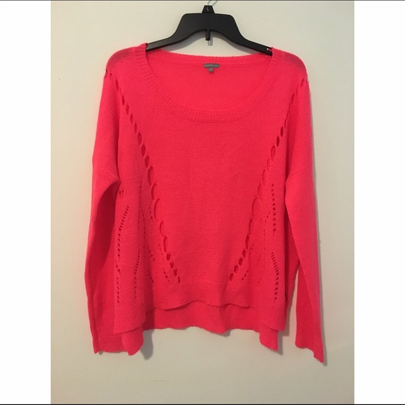 Scoop neck cut out shirt - Picture 1 of 1