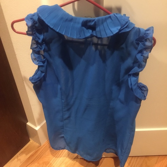 Ruffled sleeveless blue size L button up shirt - Picture 2 of 3