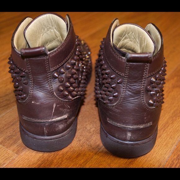 Athletic_Shoes