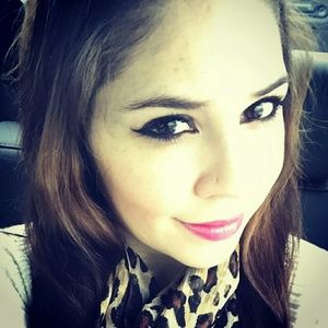 Meet your Posher, Aida