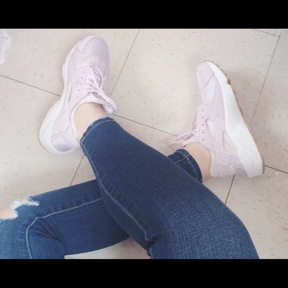 ❌SOLD❌Nike Air Huarache TXT Bleached Lilac Size 6