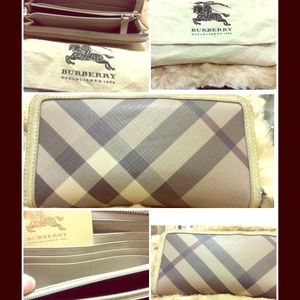 SOLD AUTHENTIC BURBERRY NOVA WALLET😻