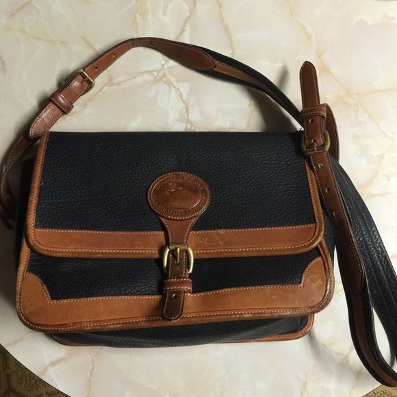 🌟SALE🌟Dooney and Bourke cross body bag used.