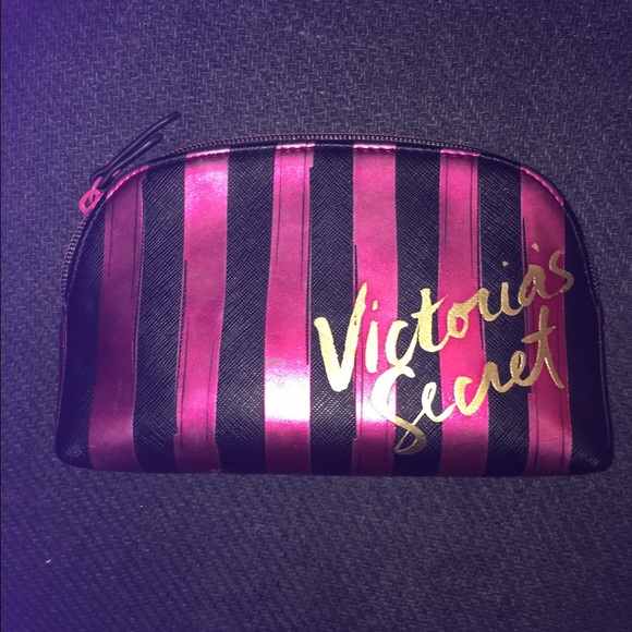 FS: M/S makeup bag slightly used