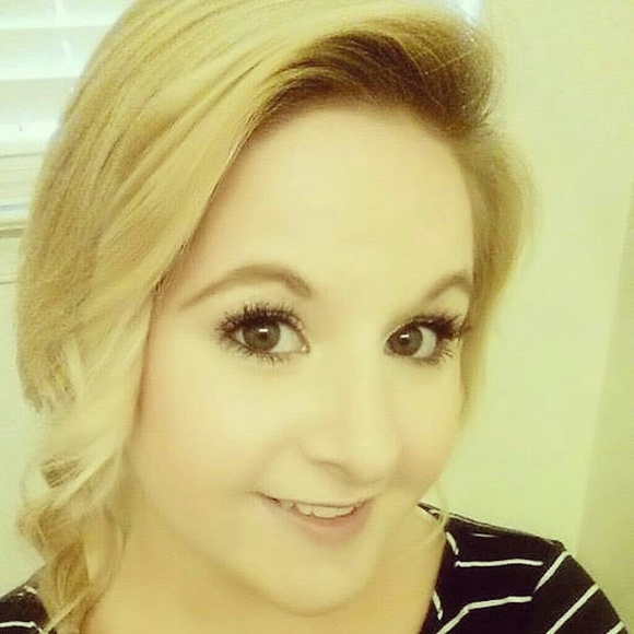 Meet your Posher, Melissa - Picture 2 of 4