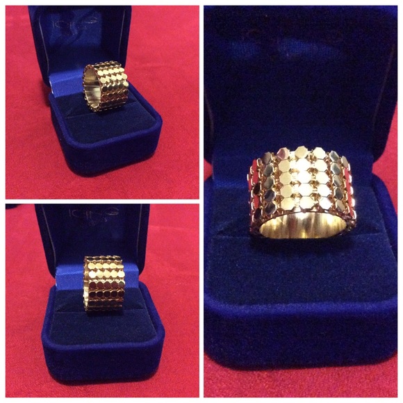 Fabulous simulated gold multifaceted ring