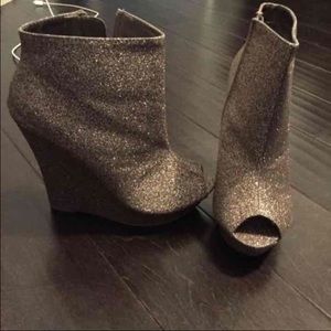 Multi glitter web heels size 7 lil tight