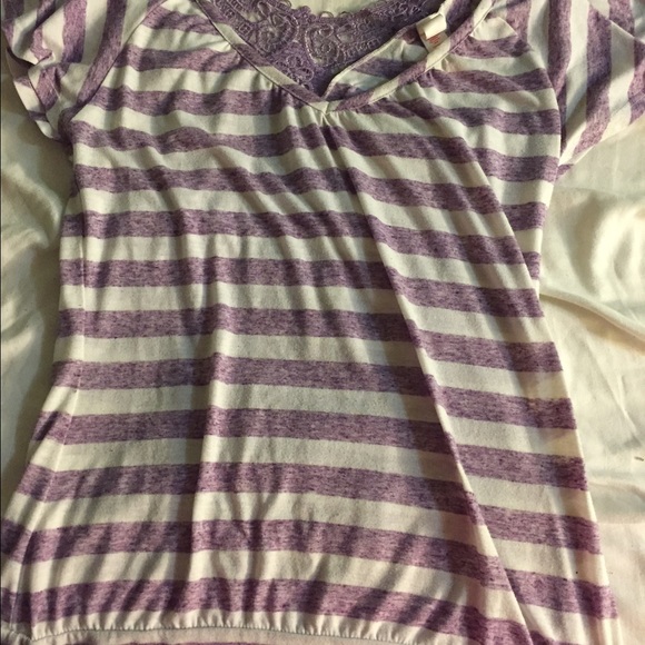 Purple and white lace on the back flow shirt m