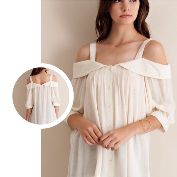 🌺HOST PICK 11/28🌺BEAUTIFUL OFF SHOULDER TOP - Picture 2 of 4