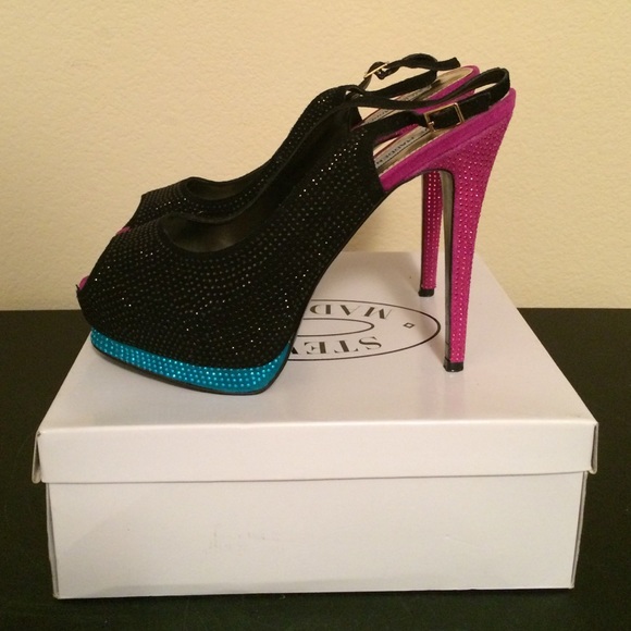 Steve Madden Masqraid Open Toe Pump
