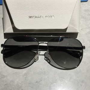 Do not purchase this is being held for @just4fun2