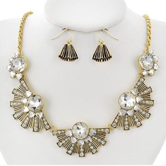 Gorgeous glass crake Rhine stone necklace set