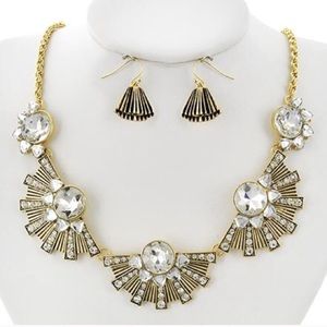 Gorgeous glass crake Rhine stone necklace set