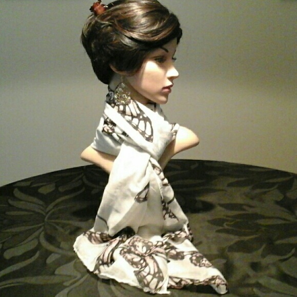 Scarves - Picture 4 of 4