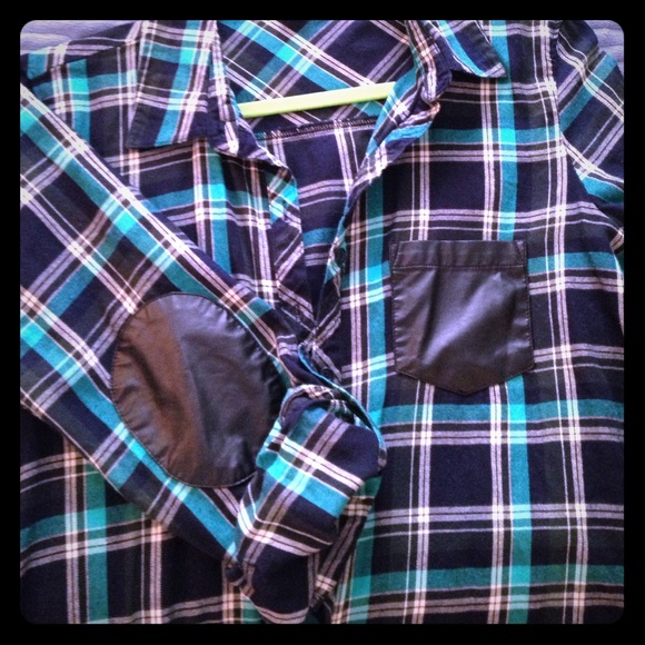 FALL PICK🍂❤️ Leather Accent Flannel