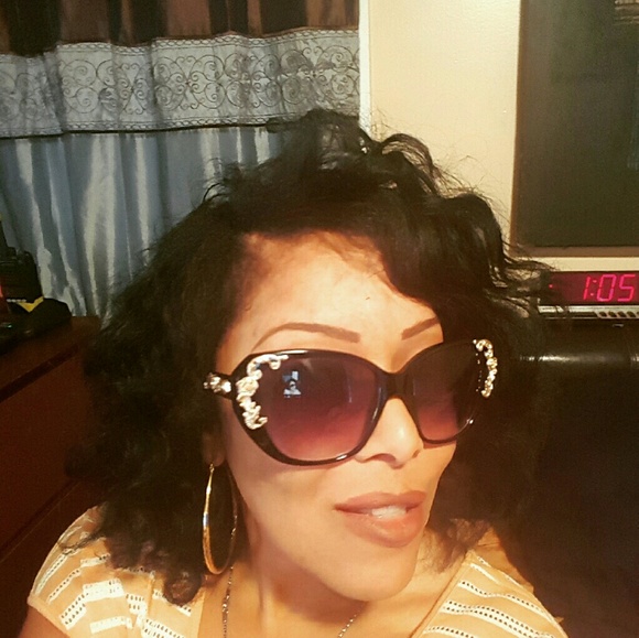 Meet your Posher, Mercedes - Picture 5 of 7