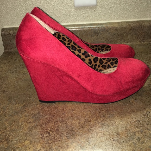 Red wedges