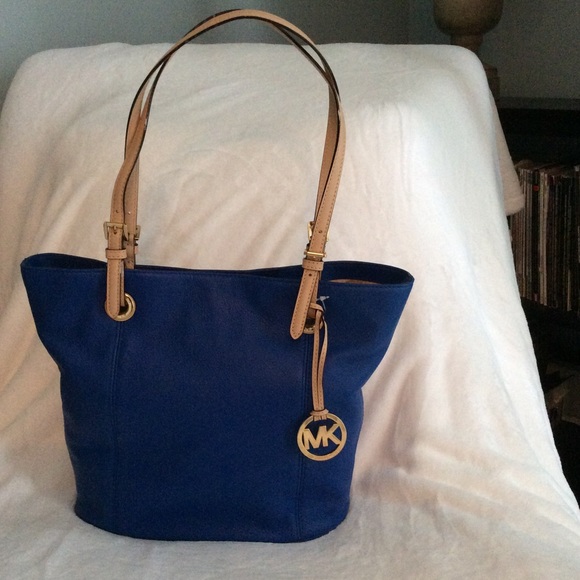 Michael Kors Handbags - ‼️Flash Sale‼️NWT Michael Kors Jet Set Large Tote