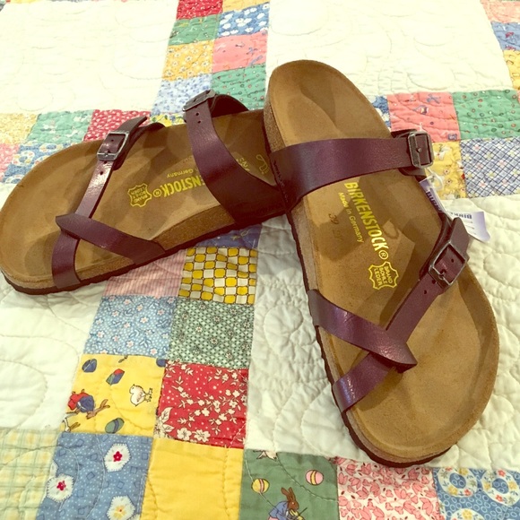 Birkenstock Shoes - 1 HR sale! 🌺Shiny Plum colored mayari NWT size 38