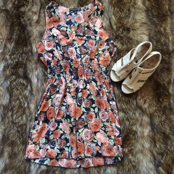 Dresses & Skirts - Floral sundress🌸
