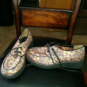 Fun Skechers Leopard print loafers