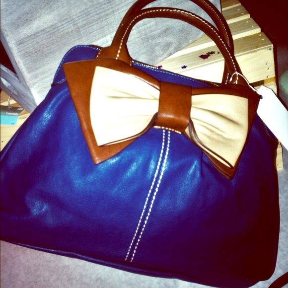 Handbag with a Bow