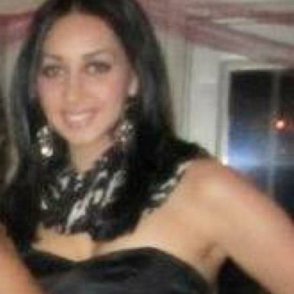 Hi 👋🏼  & Welcome to My Closet! 😘 - Picture 4 of 7