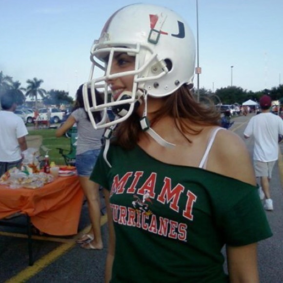 Hi 👋🏼  & Welcome to My Closet! 😘 - Picture 5 of 7