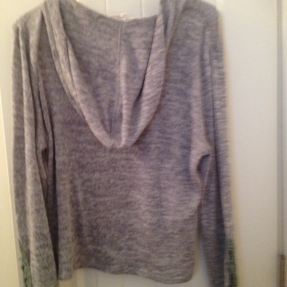 ❌SOLD❌Pretty crochet detail aero pullover💋 - Picture 3 of 4