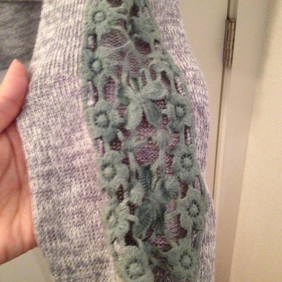 ❌SOLD❌Pretty crochet detail aero pullover💋 - Picture 4 of 4