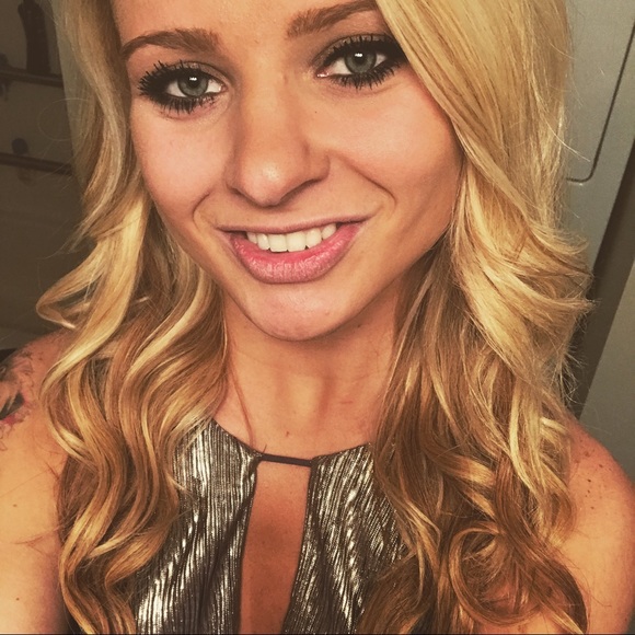 Welcome fellow Poshers! I'm Mandy! - Picture 2 of 4