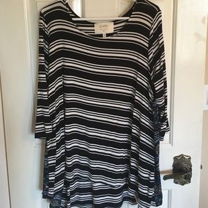 Anthropologie swing top with fun side panels