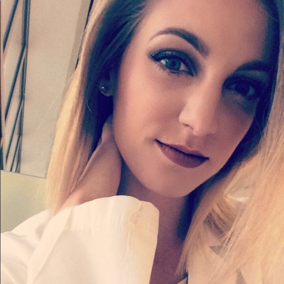 β’ Meet Your Posher β’ - Picture 2 of 4