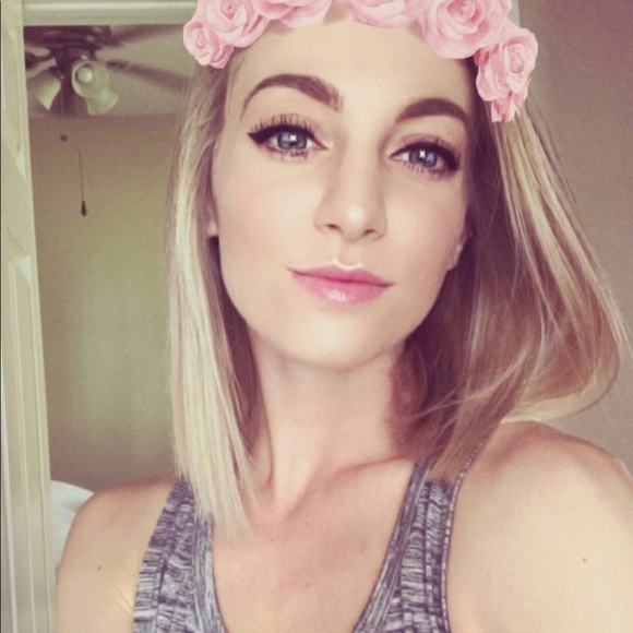 β’ Meet Your Posher β’ - Picture 3 of 4