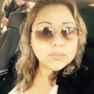 Meet your Posher, Cynthia