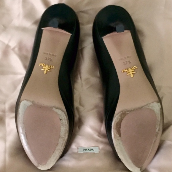 🌟Make An Offer!🌟Prada peep-toe heels 7.5M black - Picture 2 of 4