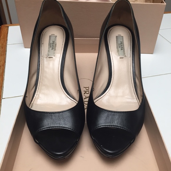 🌟Make An Offer!🌟Prada peep-toe heels 7.5M black - Picture 3 of 4