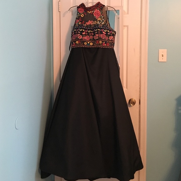 Sherri Hill 2 piece prom dress--style