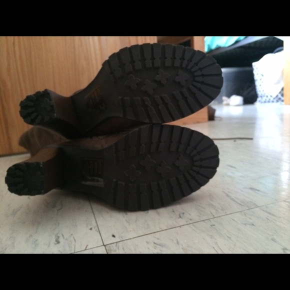 🚫SOLD🚫Tan knee high lace up boots - Picture 3 of 4