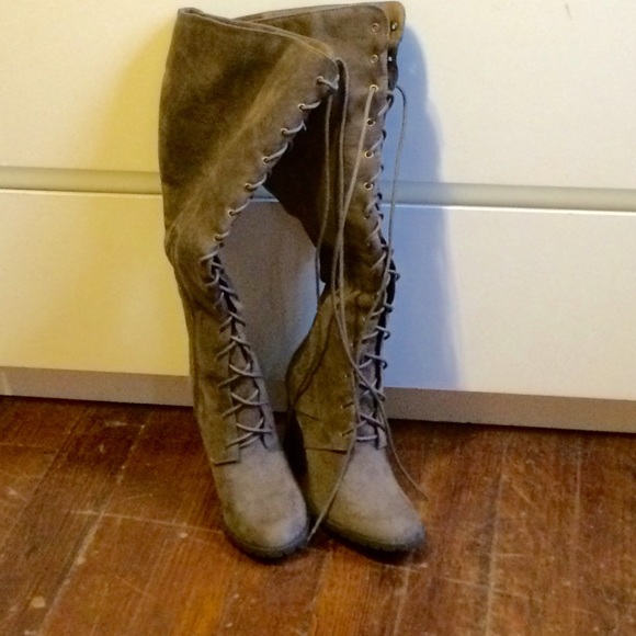 🚫SOLD🚫Tan knee high lace up boots - Picture 4 of 4